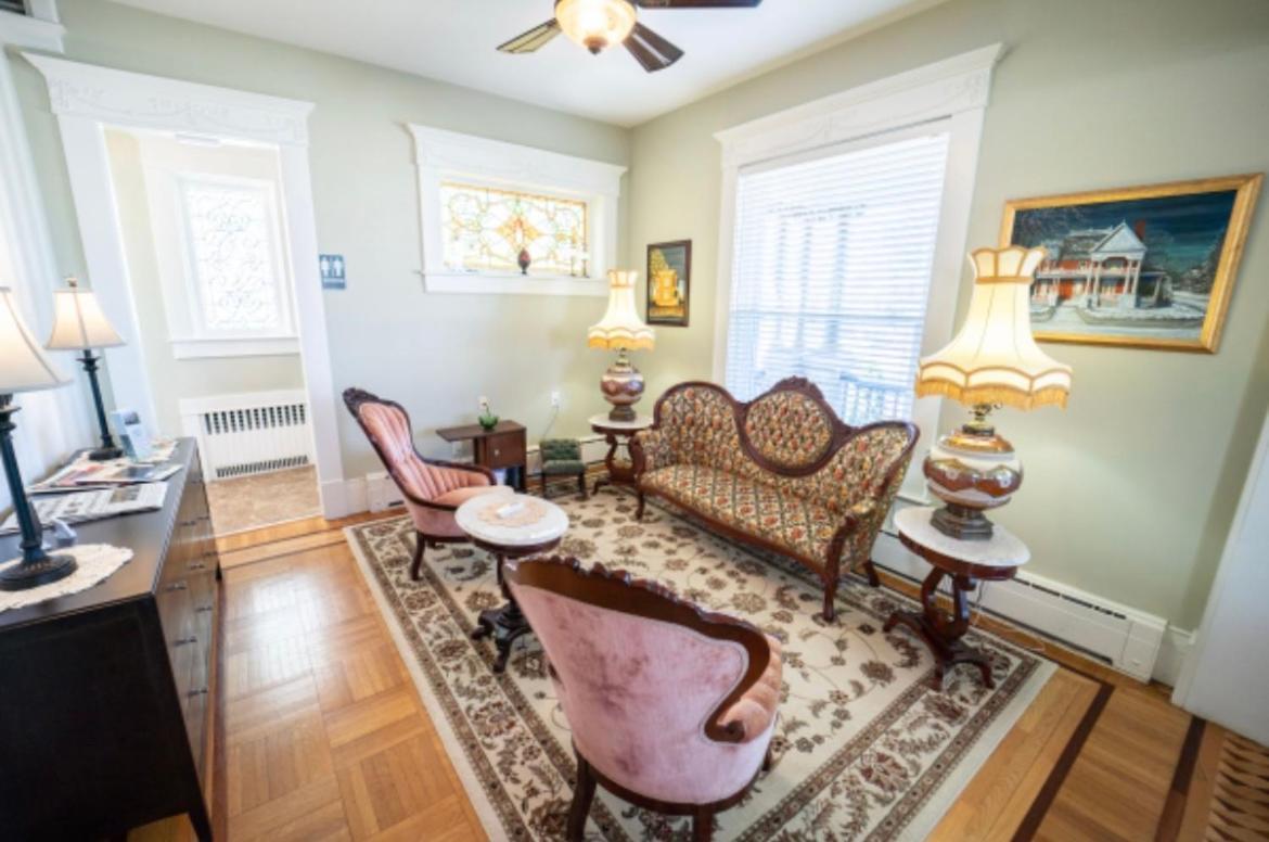 The Victorian Guesthouse Delphos ภายนอก รูปภาพ